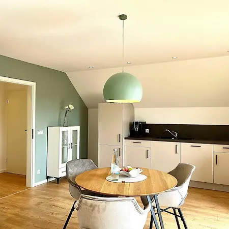 1595 Im Weingut Botzet Maring-Noviand