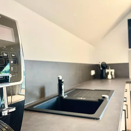 1595 Im Weingut Botzet * Maring-Noviand