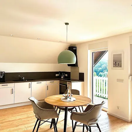 1595 Im Weingut Botzet * Maring-Noviand